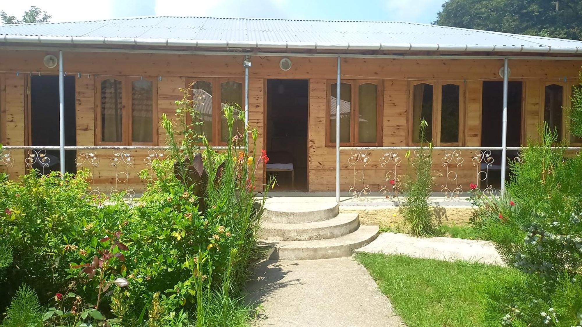 Green Villa Цкалтубо Екстериор снимка
